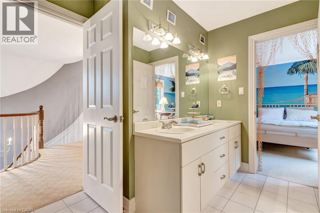 22 Deerpath Court, Cambridge, ON - Indoor Photo Showing Bathroom