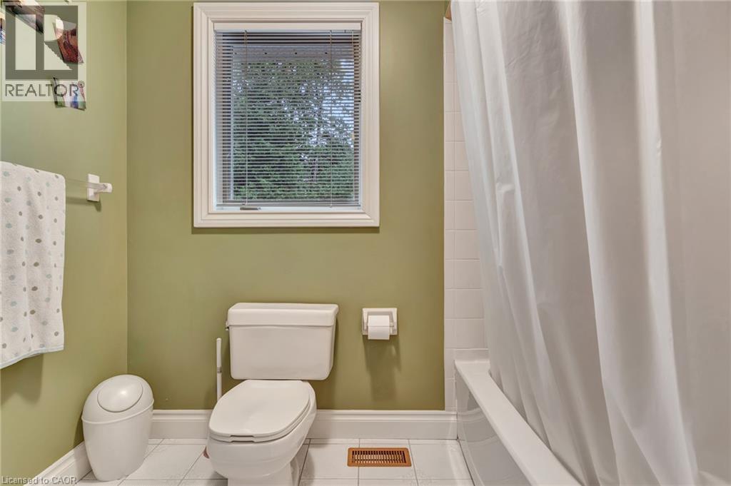 22 Deerpath Court, Cambridge, ON - Indoor Photo Showing Bathroom