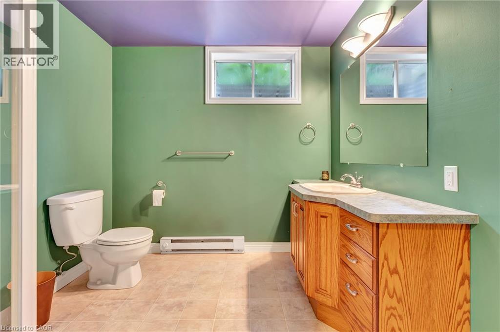 22 Deerpath Court, Cambridge, ON - Indoor Photo Showing Bathroom