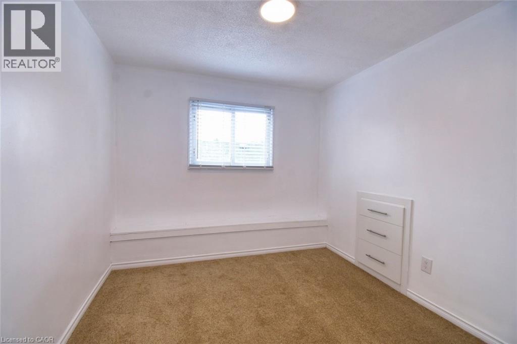 215 Walter Avenue S, Hamilton, ON - Indoor Photo Showing Other Room