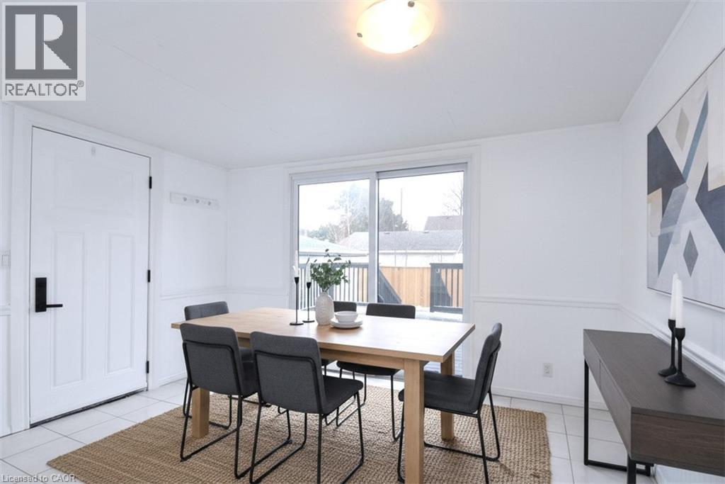 215 Walter Avenue S, Hamilton, ON - Indoor Photo Showing Dining Room