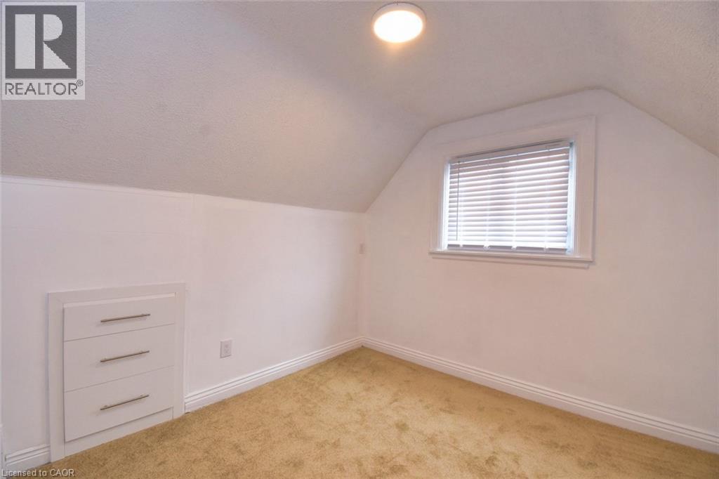 215 Walter Avenue S, Hamilton, ON - Indoor Photo Showing Other Room