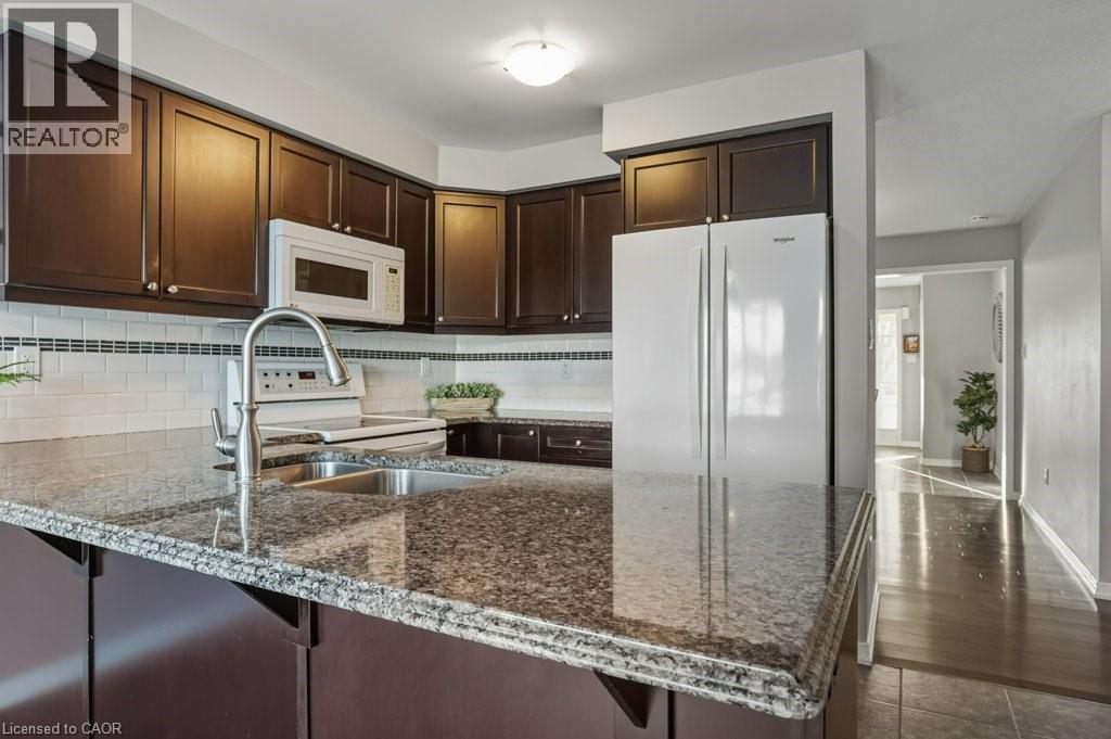 286 Apple Hill Crescent, Kitchener, ON - Indoor Photo Showing Kitchen With Double Sink With Upgraded Kitchen