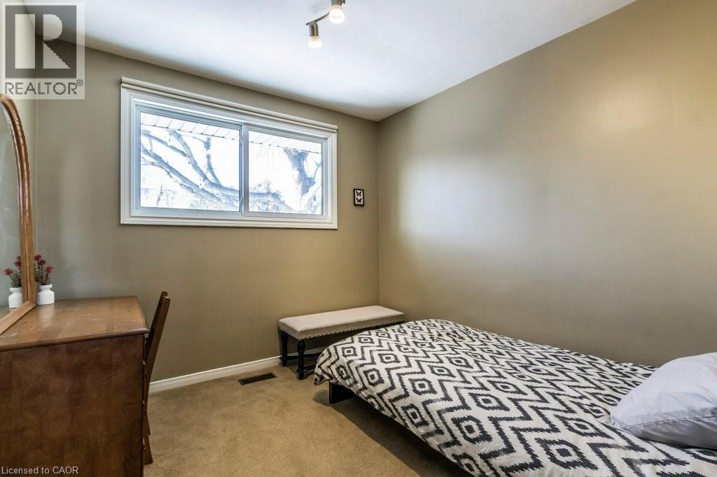 Bedroom featuring light colored carpet and track lighting - 22 Redwing Road, Hamilton, ON - Indoor Photo Showing Bedroom