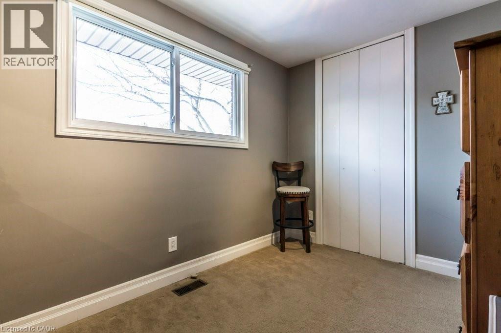 Carpeted bedroom featuring baseboards and a closet - 22 Redwing Road, Hamilton, ON - Indoor
