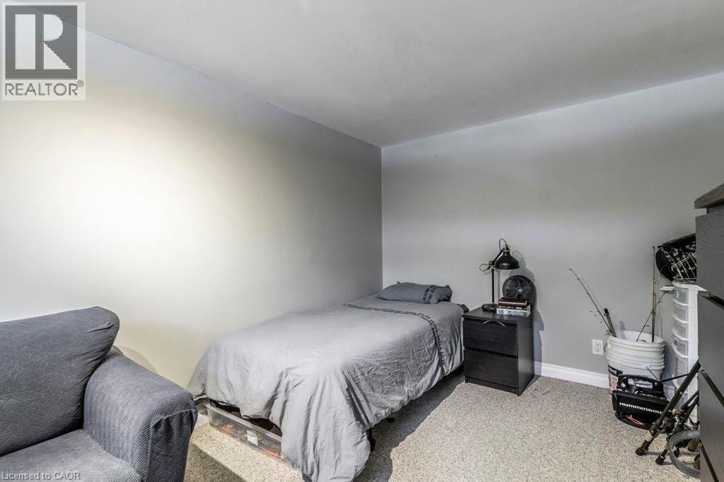 Bedroom with light carpet and baseboards - 22 Redwing Road, Hamilton, ON - Indoor Photo Showing Bedroom