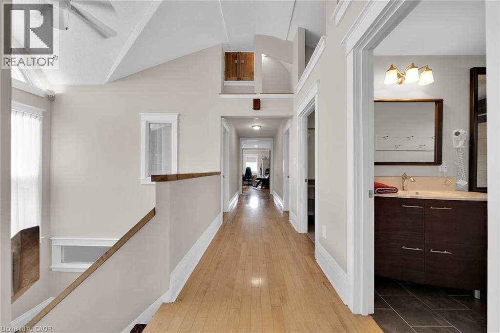 550 Beach Boulevard, Hamilton, ON - Indoor Photo Showing Other Room