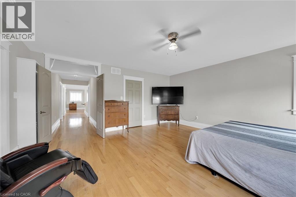 550 Beach Boulevard, Hamilton, ON - Indoor Photo Showing Bedroom