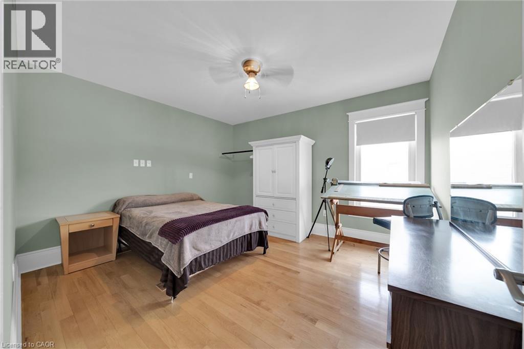 550 Beach Boulevard, Hamilton, ON - Indoor Photo Showing Bedroom