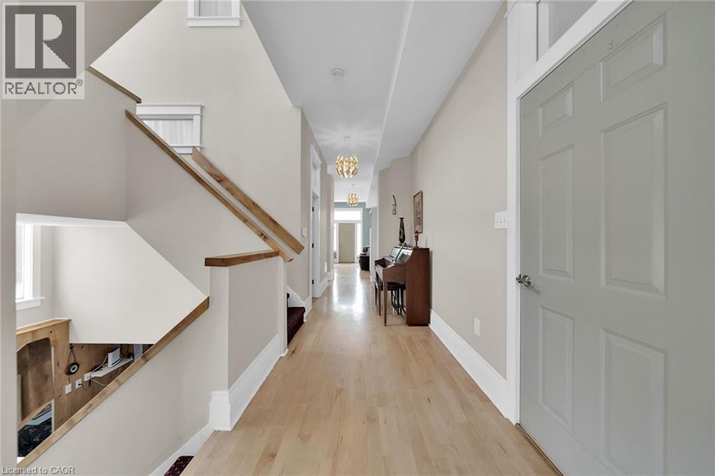 550 Beach Boulevard, Hamilton, ON - Indoor Photo Showing Other Room