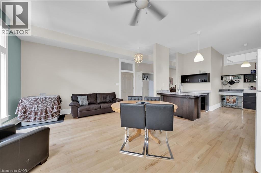 550 Beach Boulevard, Hamilton, ON - Indoor Photo Showing Kitchen