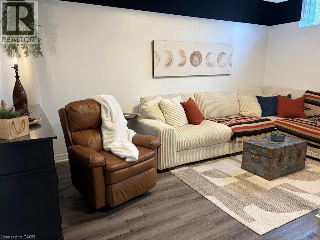 657 Windham Road 14, Simcoe, ON - Indoor Photo Showing Living Room