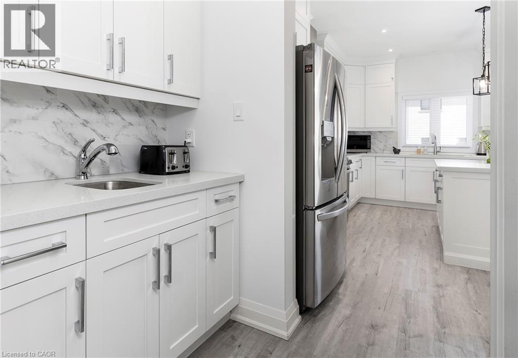 388 Klein Circle, Ancaster, ON - Indoor Photo Showing Kitchen
