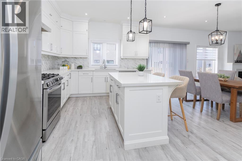 388 Klein Circle, Ancaster, ON - Indoor Photo Showing Kitchen With Upgraded Kitchen