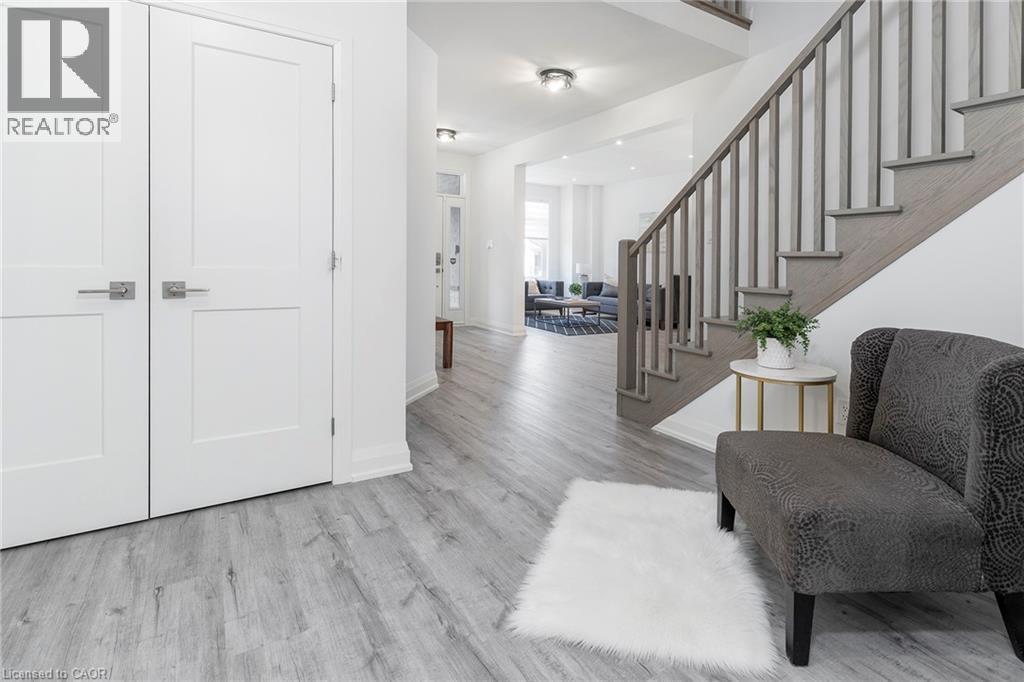 388 Klein Circle, Ancaster, ON - Indoor Photo Showing Other Room