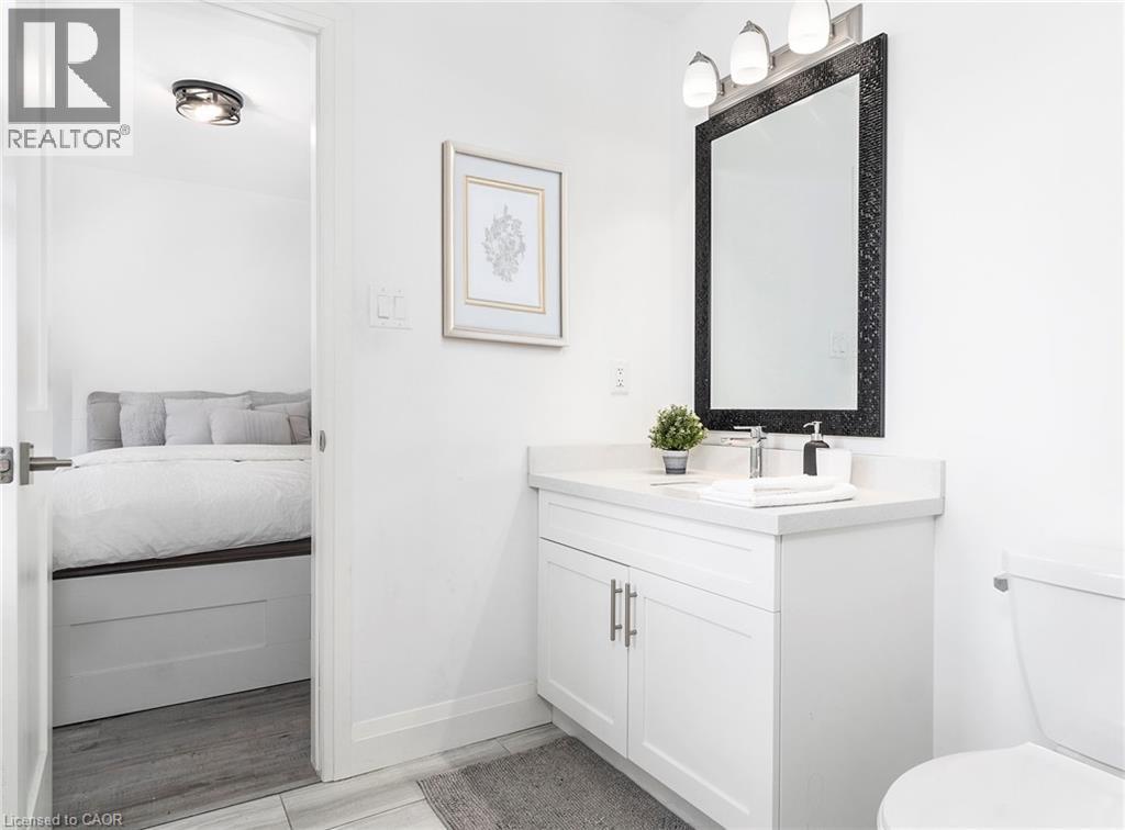 388 Klein Circle, Ancaster, ON - Indoor Photo Showing Bathroom