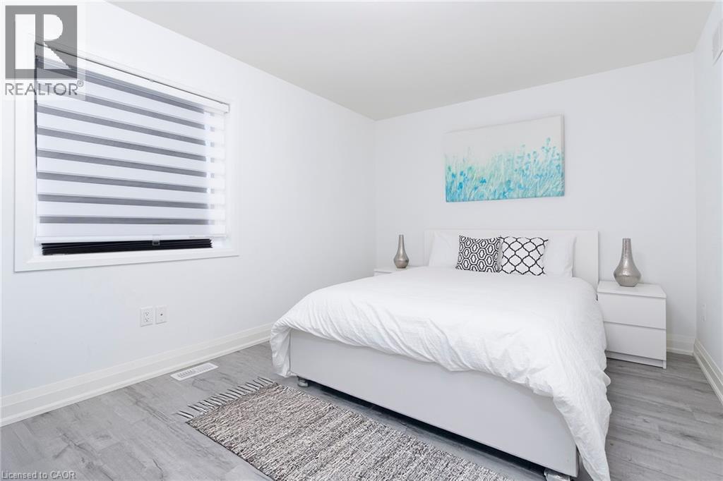 388 Klein Circle, Ancaster, ON - Indoor Photo Showing Bedroom