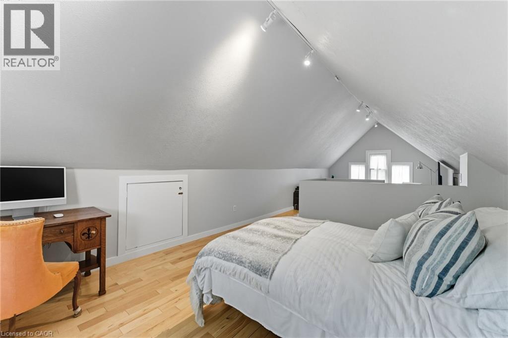 13 Bruce Street, Hamilton, ON - Indoor Photo Showing Bedroom