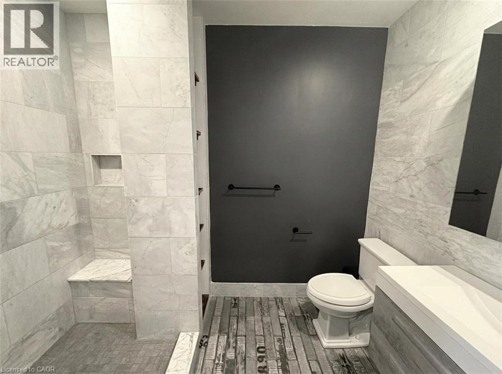 164 Catharine Street N, Hamilton, ON - Indoor Photo Showing Bathroom