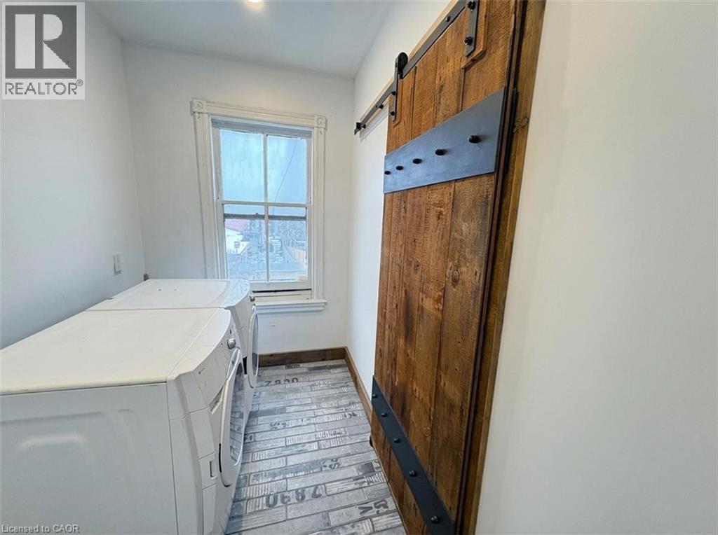 164 Catharine Street N, Hamilton, ON - Indoor