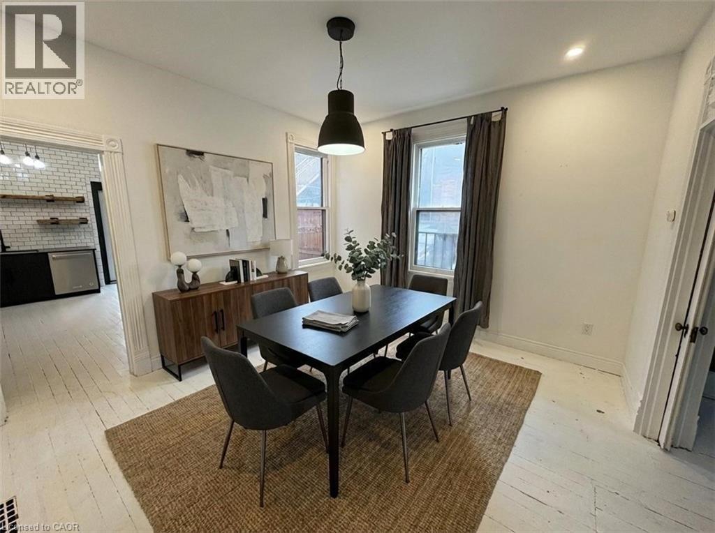 164 Catharine Street N, Hamilton, ON - Indoor Photo Showing Dining Room