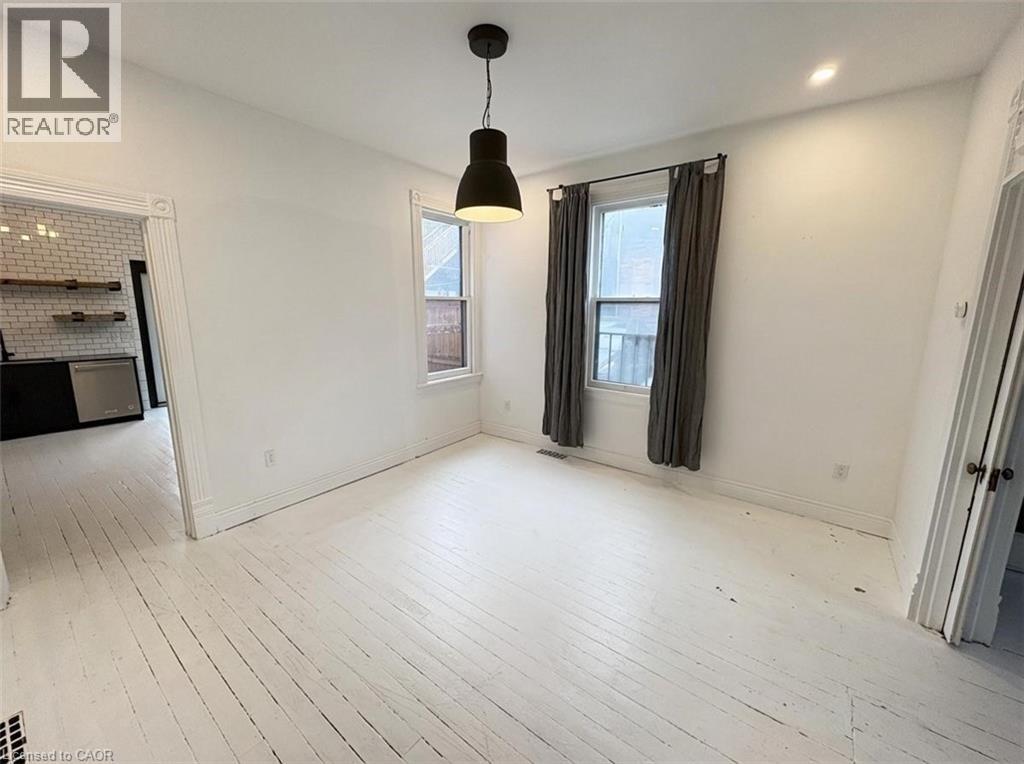 164 Catharine Street N, Hamilton, ON - Indoor