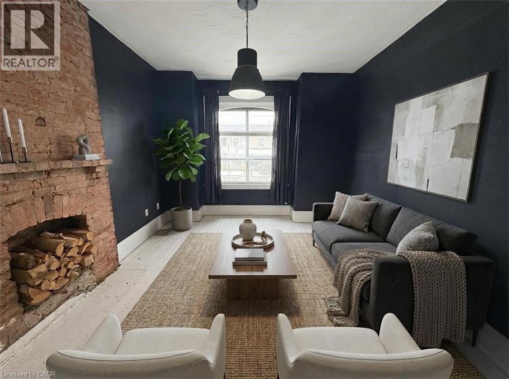164 Catharine Street N, Hamilton, ON - Indoor Photo Showing Living Room With Fireplace