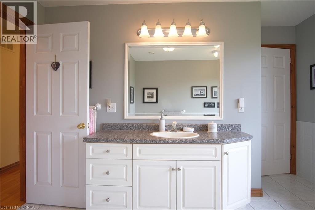 Large vanity. - 546299 Sideroad 4B, Kimberley, ON