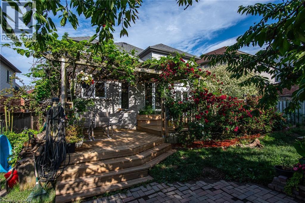 11 Apple Ridge Drive, Kitchener, ON - Outdoor