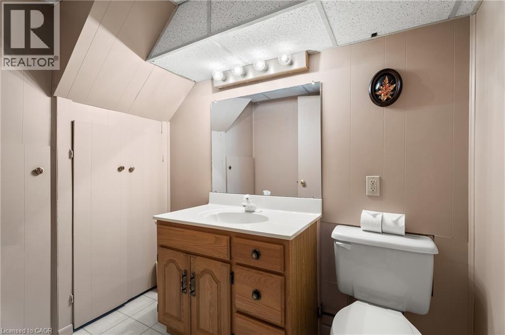 98 Laurier Avenue, Hamilton, ON - Indoor Photo Showing Bathroom