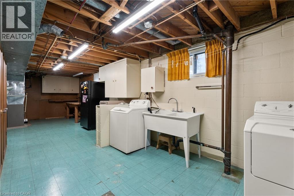 98 Laurier Avenue, Hamilton, ON - Indoor Photo Showing Laundry Room