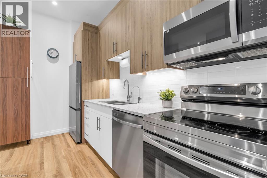 525 New Dundee Road Unit# 101, Kitchener, ON - Indoor Photo Showing Kitchen With Stainless Steel Kitchen With Upgraded Kitchen