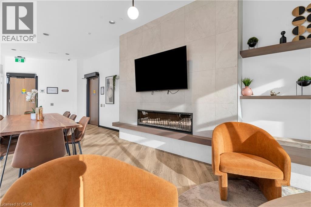 525 New Dundee Road Unit# 101, Kitchener, ON - Indoor Photo Showing Living Room With Fireplace