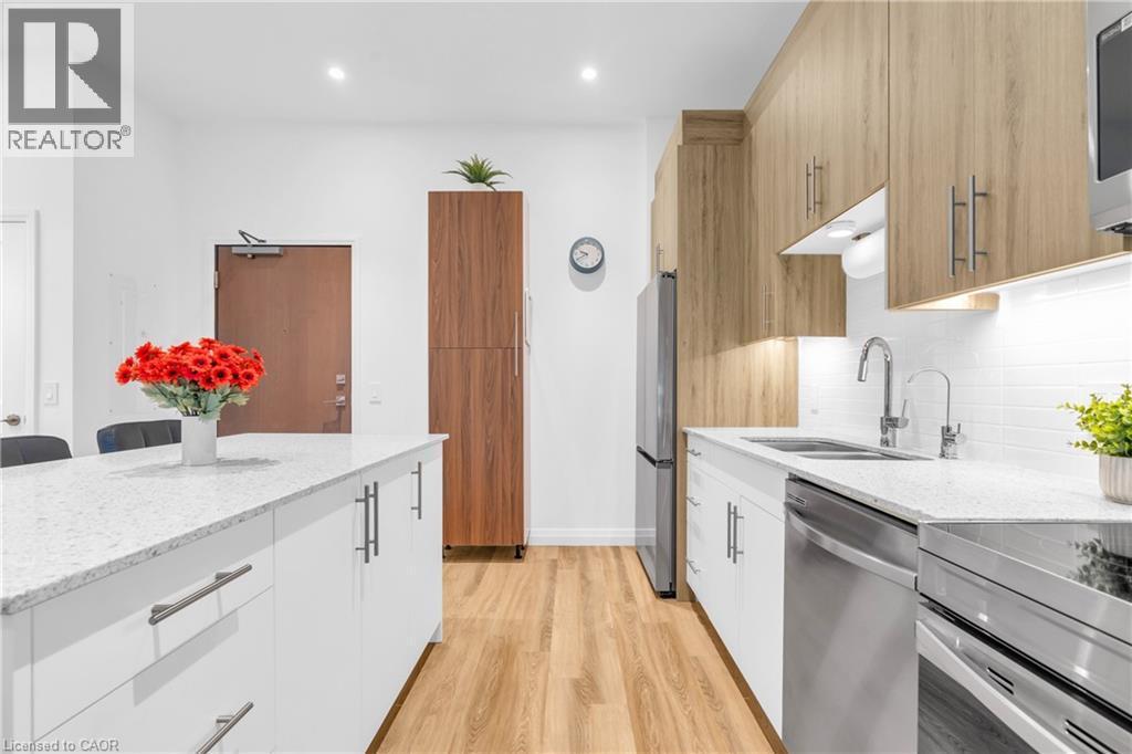 525 New Dundee Road Unit# 101, Kitchener, ON - Indoor Photo Showing Kitchen With Upgraded Kitchen