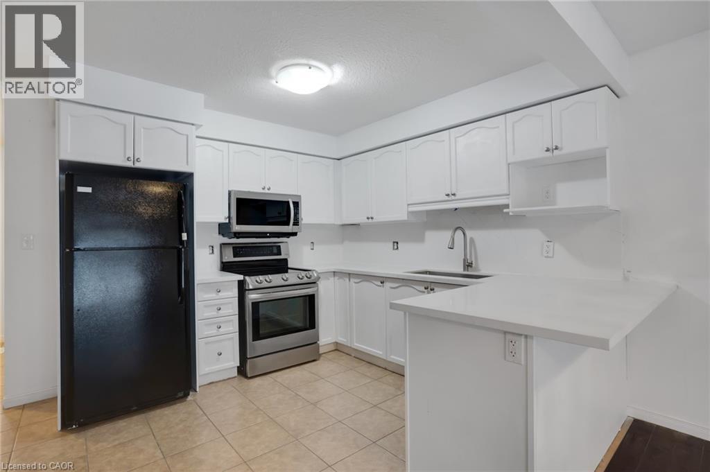 310 Fallowfield Drive, Kitchener, ON - Indoor Photo Showing Kitchen