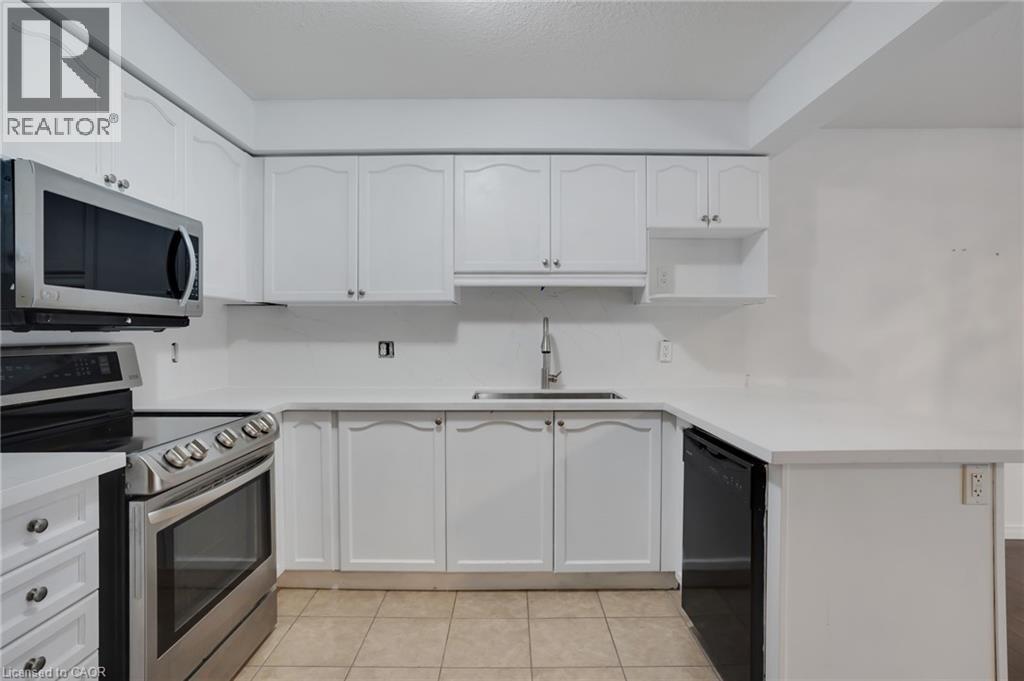 310 Fallowfield Drive, Kitchener, ON - Indoor Photo Showing Kitchen