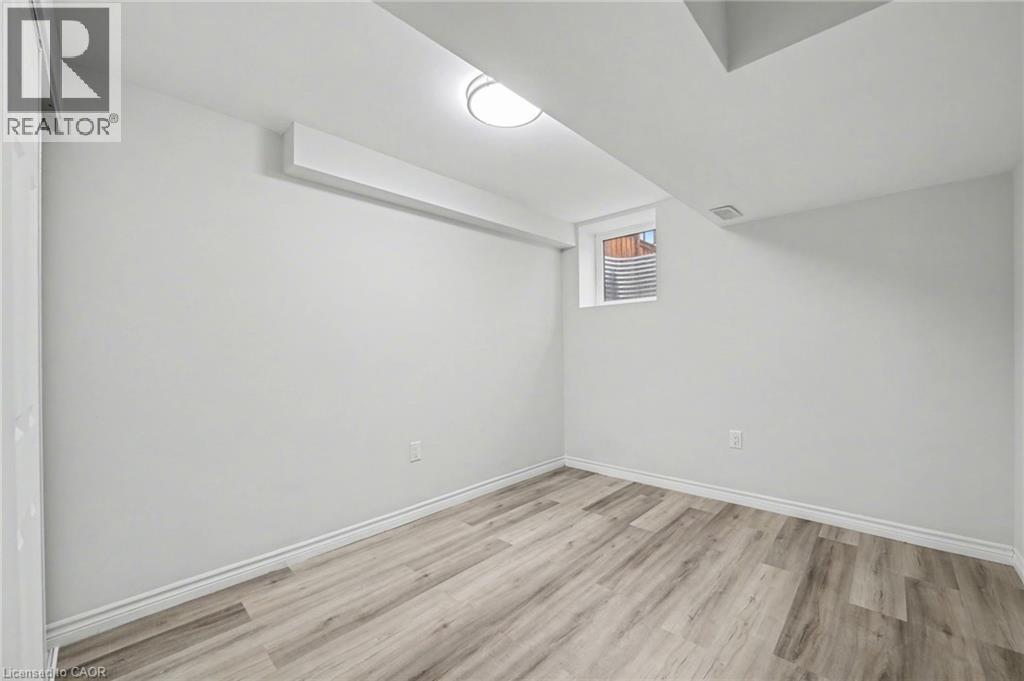 24 Derby Drive, Caledonia, ON - Indoor Photo Showing Other Room