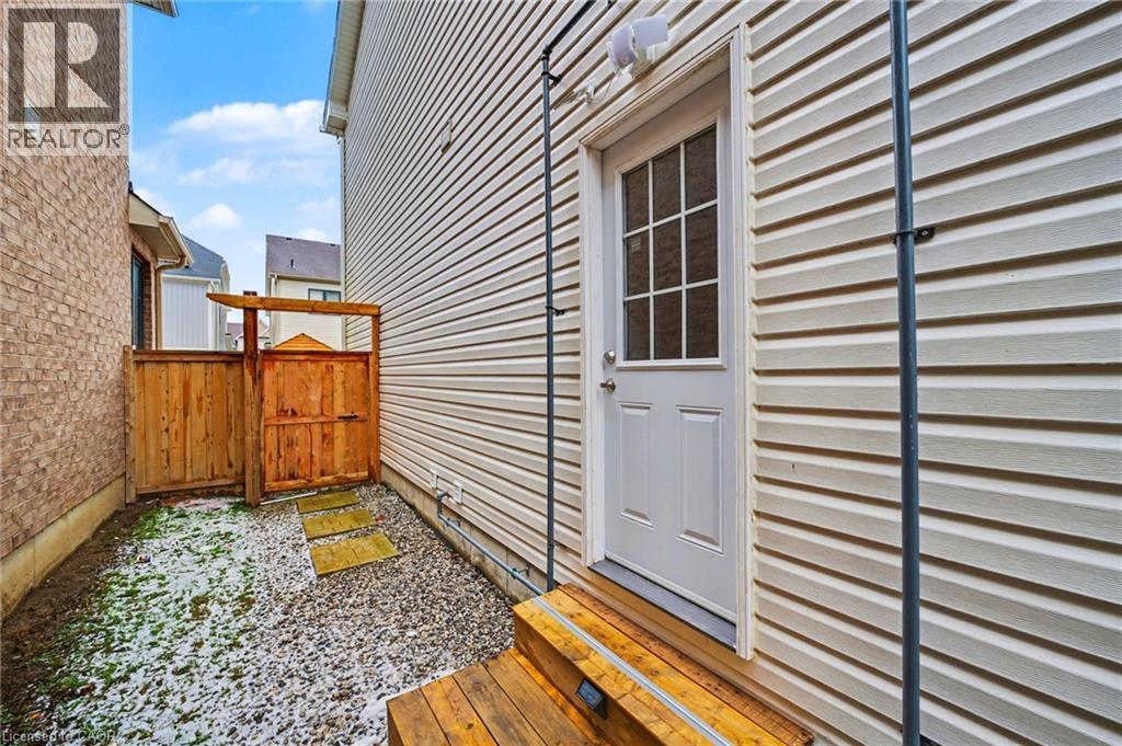 24 Derby Drive, Caledonia, ON - Outdoor