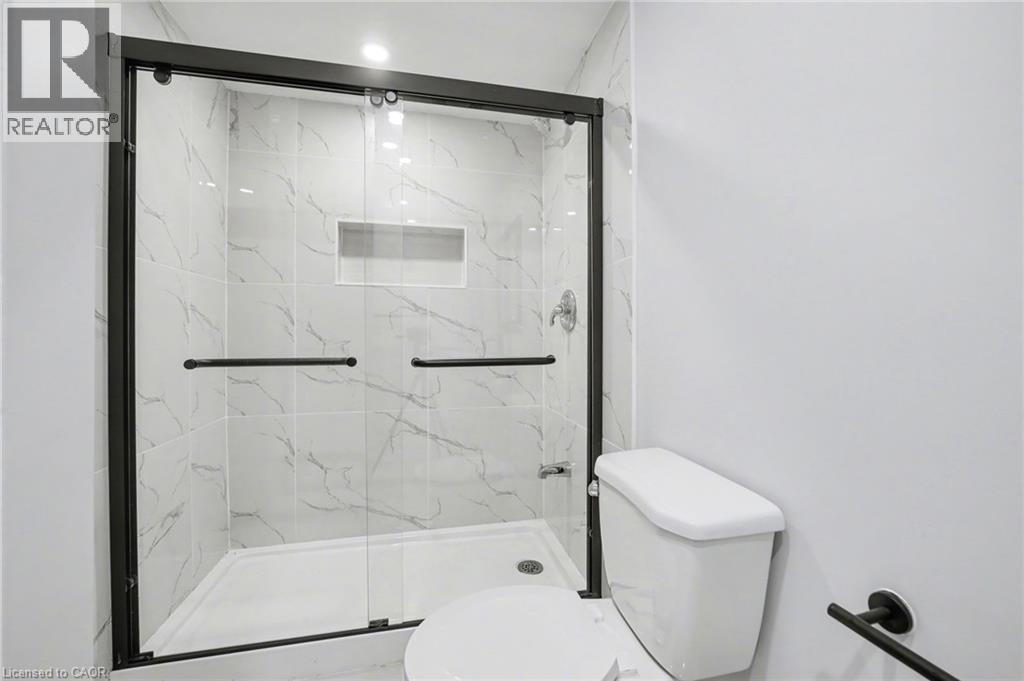 24 Derby Drive, Caledonia, ON - Indoor Photo Showing Bathroom