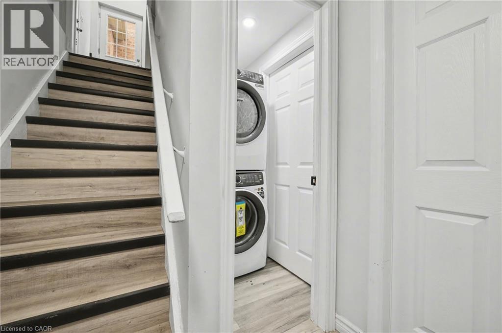 24 Derby Drive, Caledonia, ON - Indoor Photo Showing Laundry Room