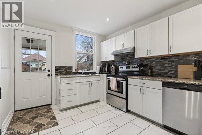 149 Leinster Avenue N, Hamilton, ON - Indoor Photo Showing Kitchen