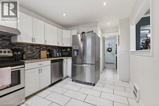 149 Leinster Avenue N, Hamilton, ON - Indoor Photo Showing Kitchen