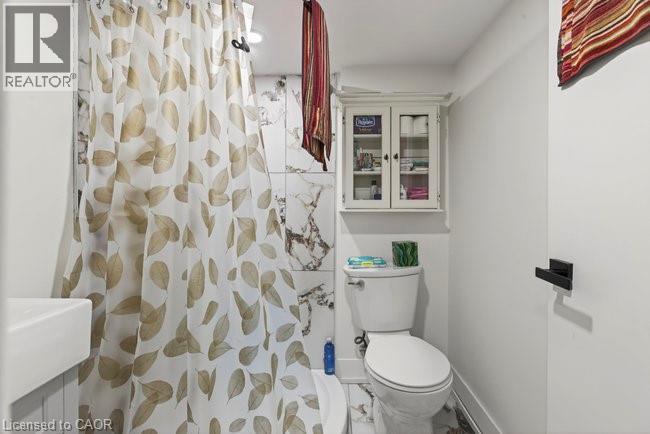 149 Leinster Avenue N, Hamilton, ON - Indoor Photo Showing Bathroom
