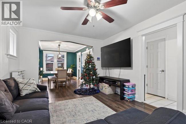 149 Leinster Avenue N, Hamilton, ON - Indoor Photo Showing Living Room