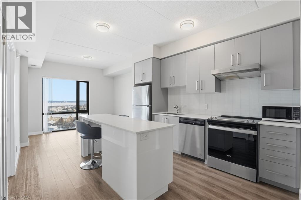 15 Queen Street S Unit# 909, Hamilton, ON - Indoor Photo Showing Kitchen With Upgraded Kitchen