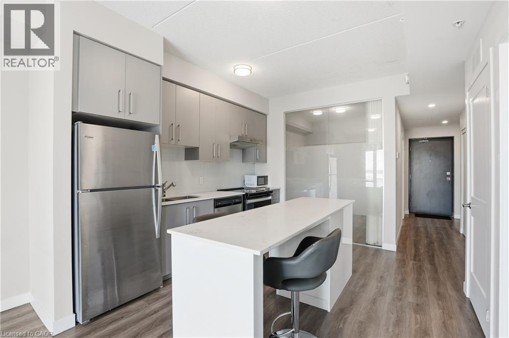 15 Queen Street S Unit# 909, Hamilton, ON - Indoor Photo Showing Kitchen With Upgraded Kitchen