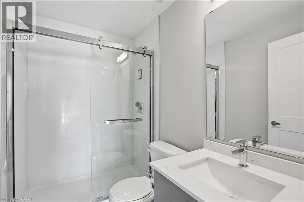 15 Queen Street S Unit# 909, Hamilton, ON - Indoor Photo Showing Bathroom