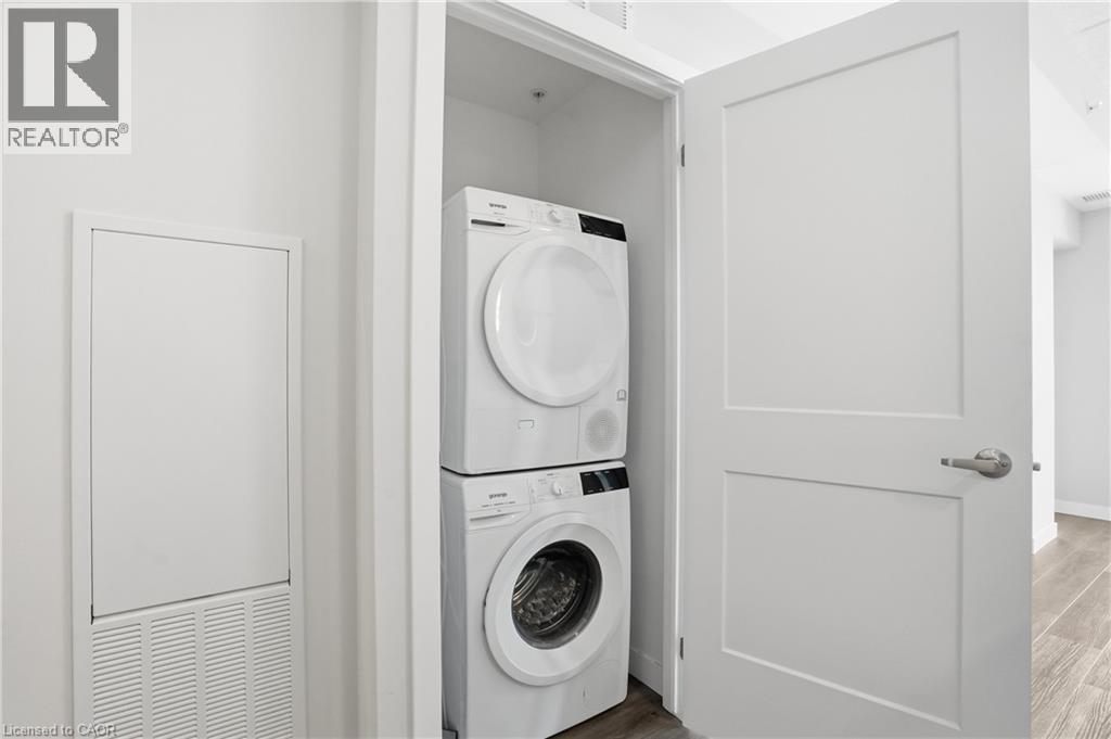 15 Queen Street S Unit# 909, Hamilton, ON - Indoor Photo Showing Laundry Room