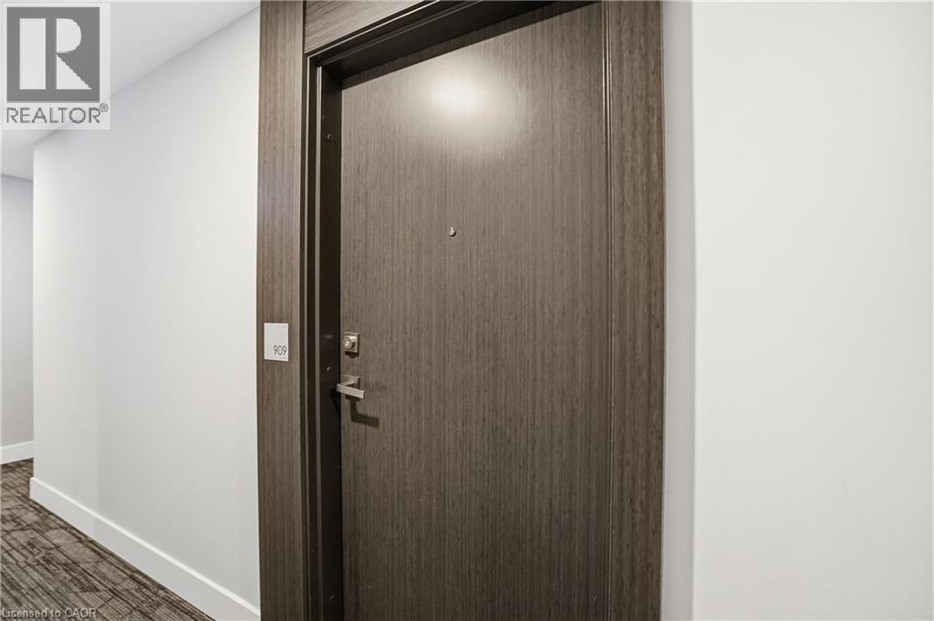 15 Queen Street S Unit# 909, Hamilton, ON - Indoor Photo Showing Other Room