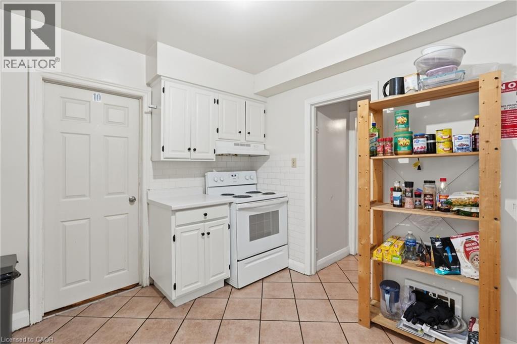 2 Gary Avenue, Hamilton, ON - Indoor Photo Showing Kitchen